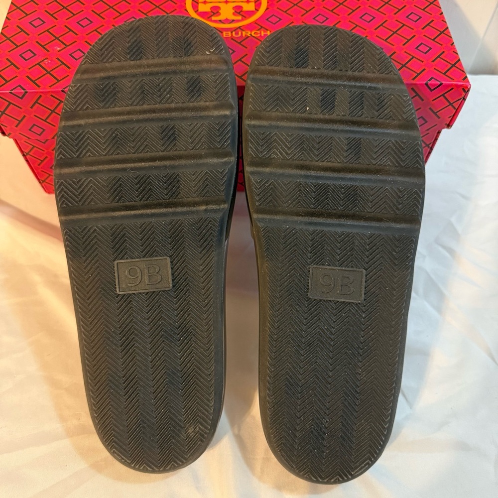 Tory Burch Women’s Perfect Black Bubble Jelly Sandals - Picture 4 of 6